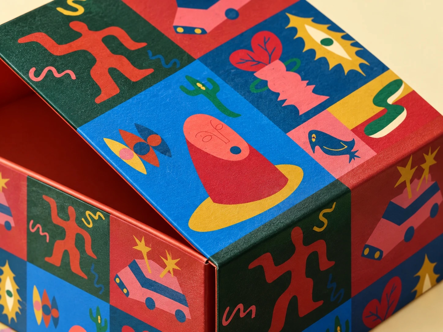 Close-up of the illustrated EBBE gift box packaging